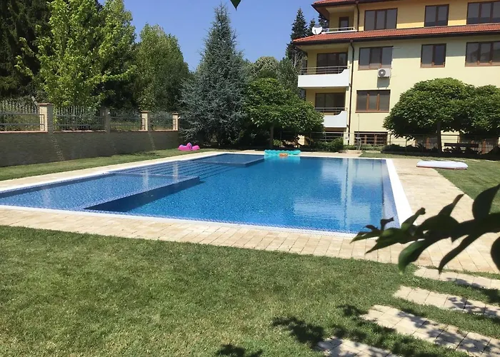 Sunnyseasons With Swimming Pool View